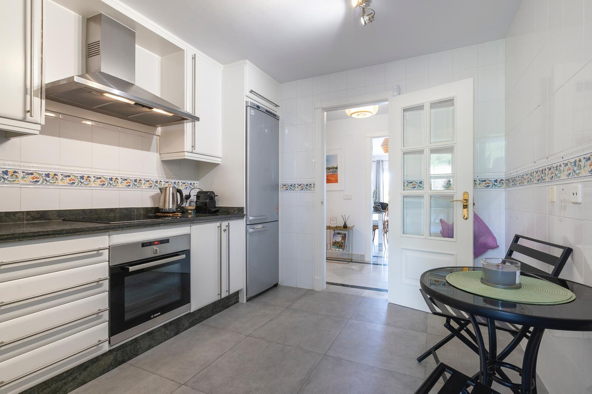 2 Bed Apartment for sale in Nueva Andalucía Costa Del Sol, Málaga, Spain
