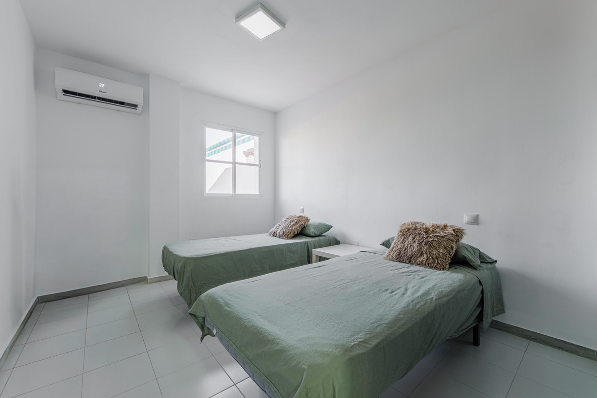 Se vende Apartamento Planta Media de 2 dormitorios en Costa Del Sol, Málaga, España