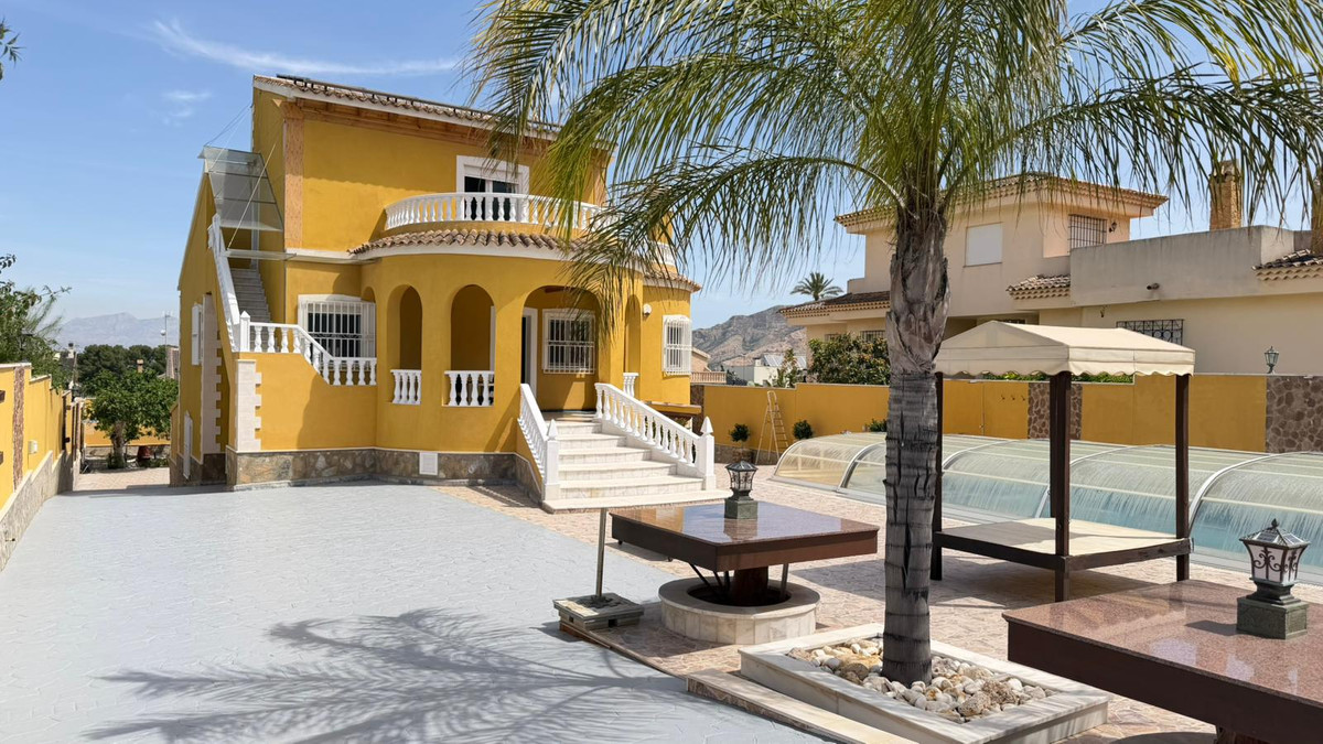 Se vende Villa - Chalet de 5 dormitorios en Costa Blanca, Alicante, España