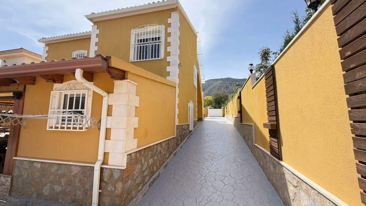 Se vende Villa - Chalet de 5 dormitorios en Costa Blanca, Alicante, España