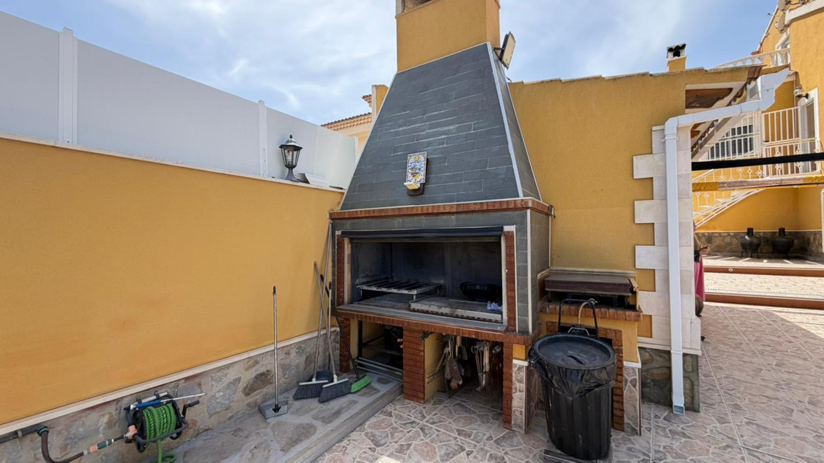 Se vende Villa - Chalet de 5 dormitorios en Costa Blanca, Alicante, España