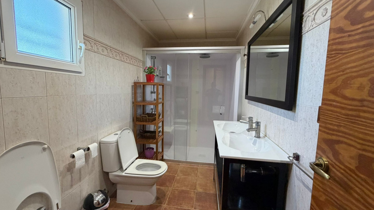 Se vende Villa - Chalet de 5 dormitorios en Costa Blanca, Alicante, España