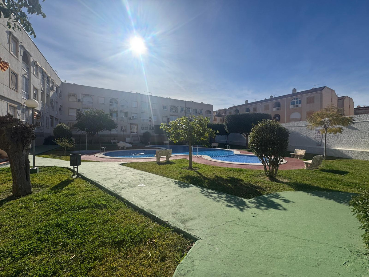 Se vende Apartamento Planta Media de 2 dormitorios en Costa Blanca, Alicante, España