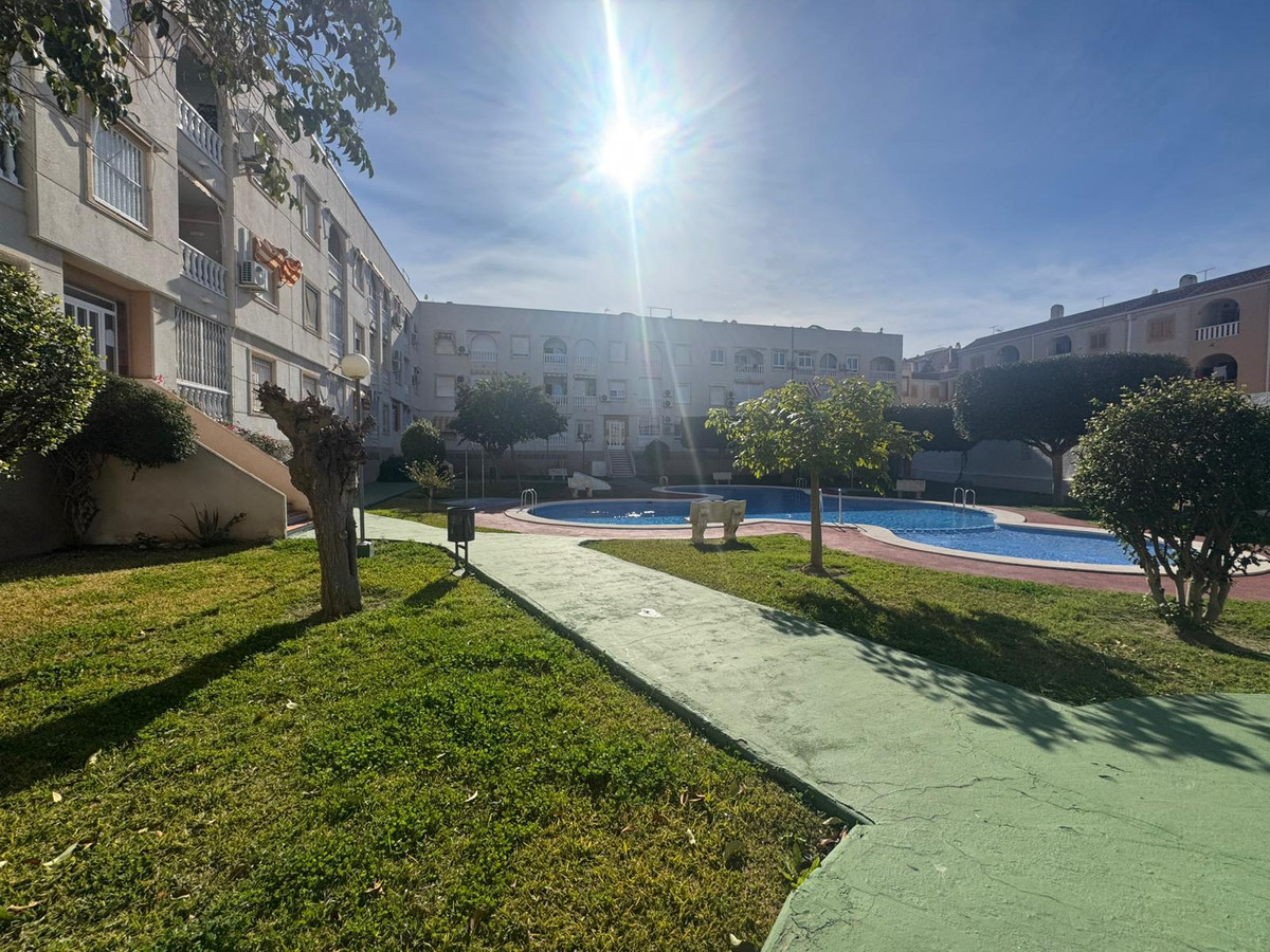 Se vende Apartamento Planta Media de 2 dormitorios en Costa Blanca, Alicante, España