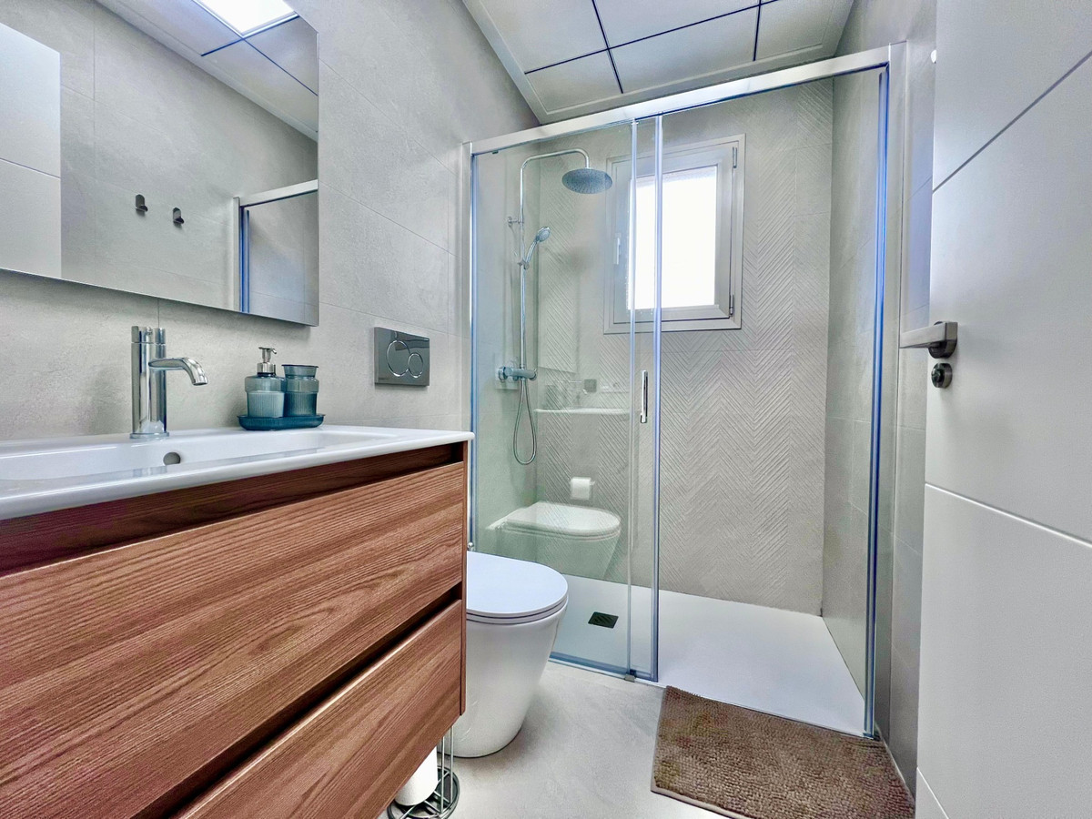 Se vende Apartamento Planta Baja de 2 dormitorios en Costa Blanca, Alicante, España