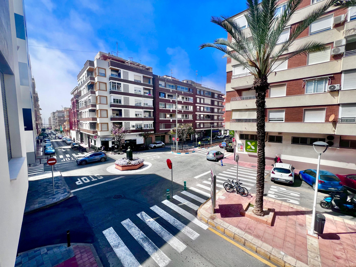 Se vende Apartamento Planta Baja de 2 dormitorios en Costa Blanca, Alicante, España