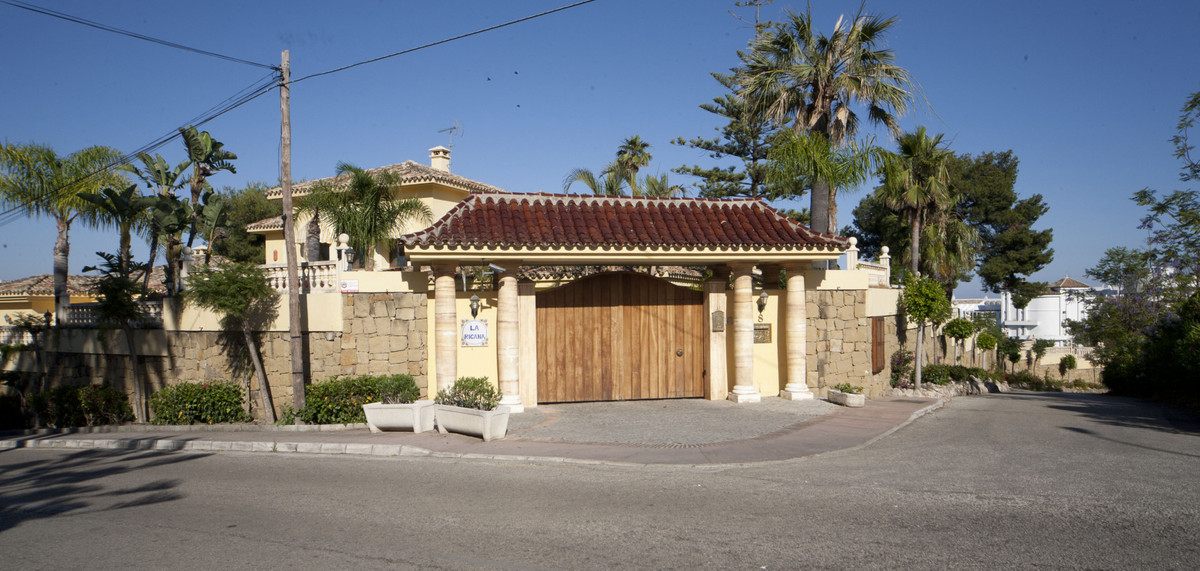 Se vende Villa - Chalet de 6 dormitorios en Costa Del Sol, Málaga, España