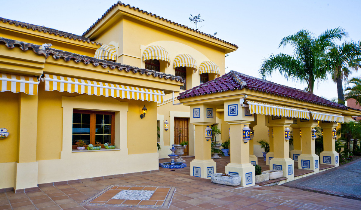 Se vende Villa - Chalet de 6 dormitorios en Costa Del Sol, Málaga, España