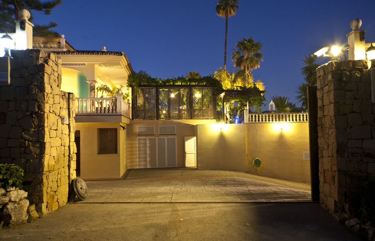 Se vende Villa - Chalet de 6 dormitorios en Costa Del Sol, Málaga, España