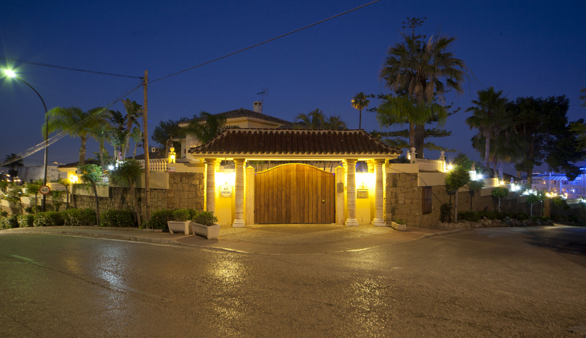 Se vende Villa - Chalet de 6 dormitorios en Costa Del Sol, Málaga, España