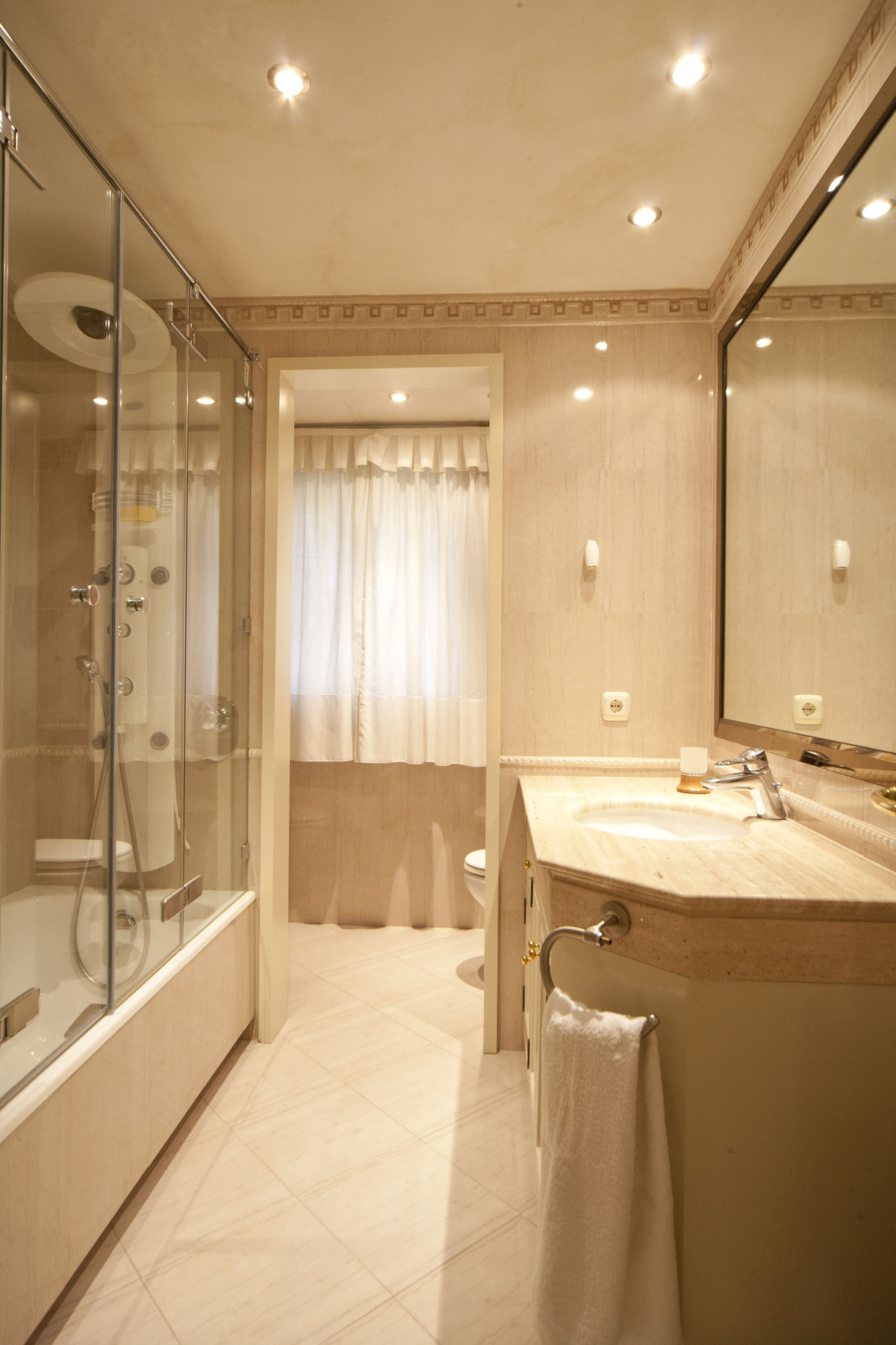 Se vende Villa - Chalet de 6 dormitorios en Costa Del Sol, Málaga, España