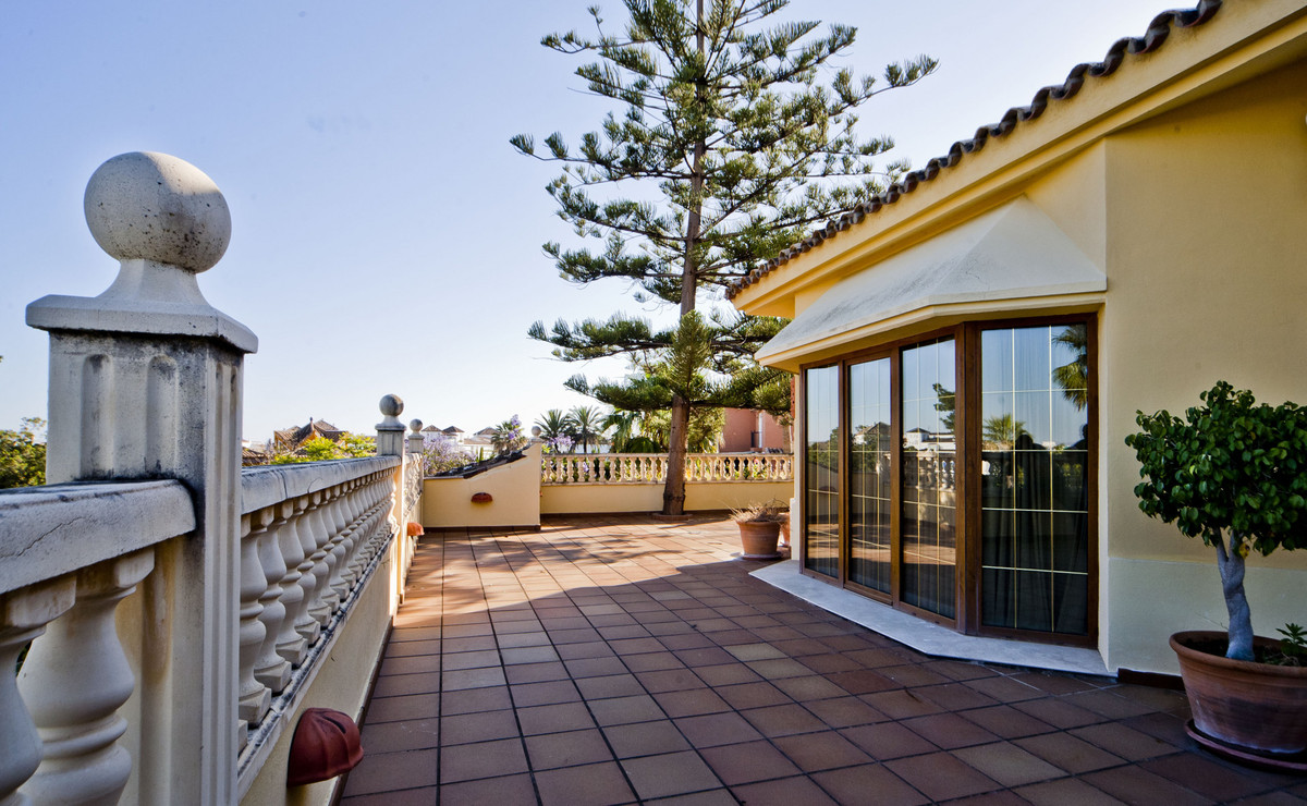 Se vende Villa - Chalet de 6 dormitorios en Costa Del Sol, Málaga, España