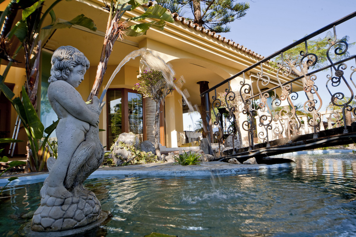 Se vende Villa - Chalet de 6 dormitorios en Costa Del Sol, Málaga, España