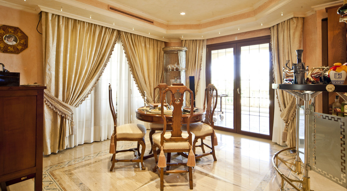 Se vende Villa - Chalet de 6 dormitorios en Costa Del Sol, Málaga, España