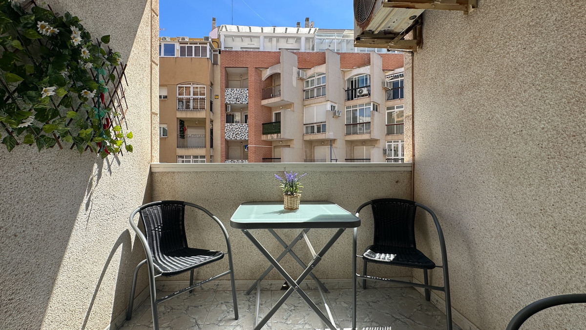 Se vende Apartamento Planta Media de 2 dormitorios en Costa Blanca, Alicante, España