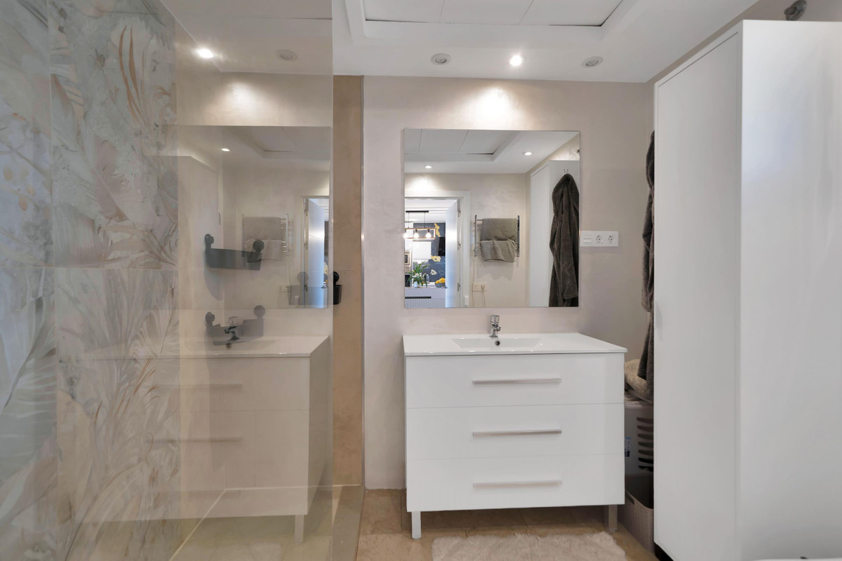2 Bed Apartment for sale in Casares Costa Del Sol, Málaga, Spain