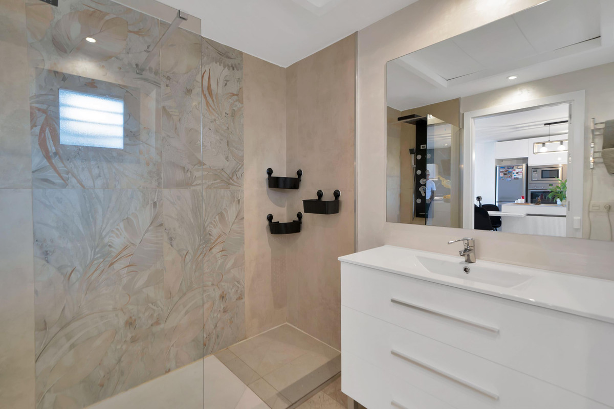 2 Bed Apartment for sale in Casares Costa Del Sol, Málaga, Spain