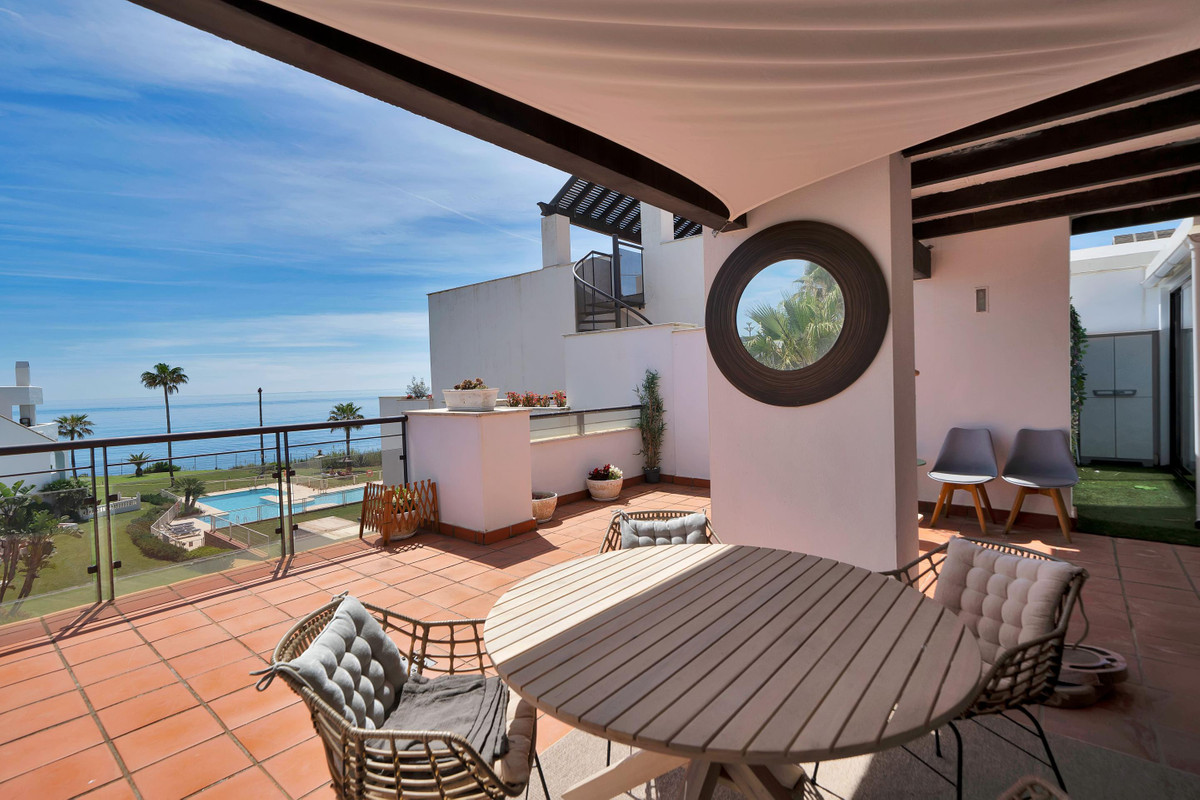 2 Bed Apartment for sale in Casares Costa Del Sol, Málaga, Spain
