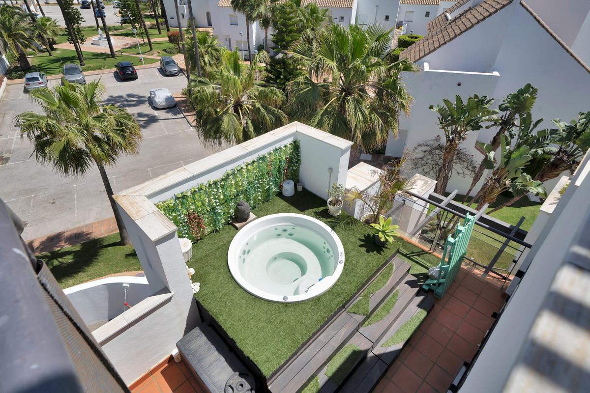2 Bed Apartment for sale in Casares Costa Del Sol, Málaga, Spain