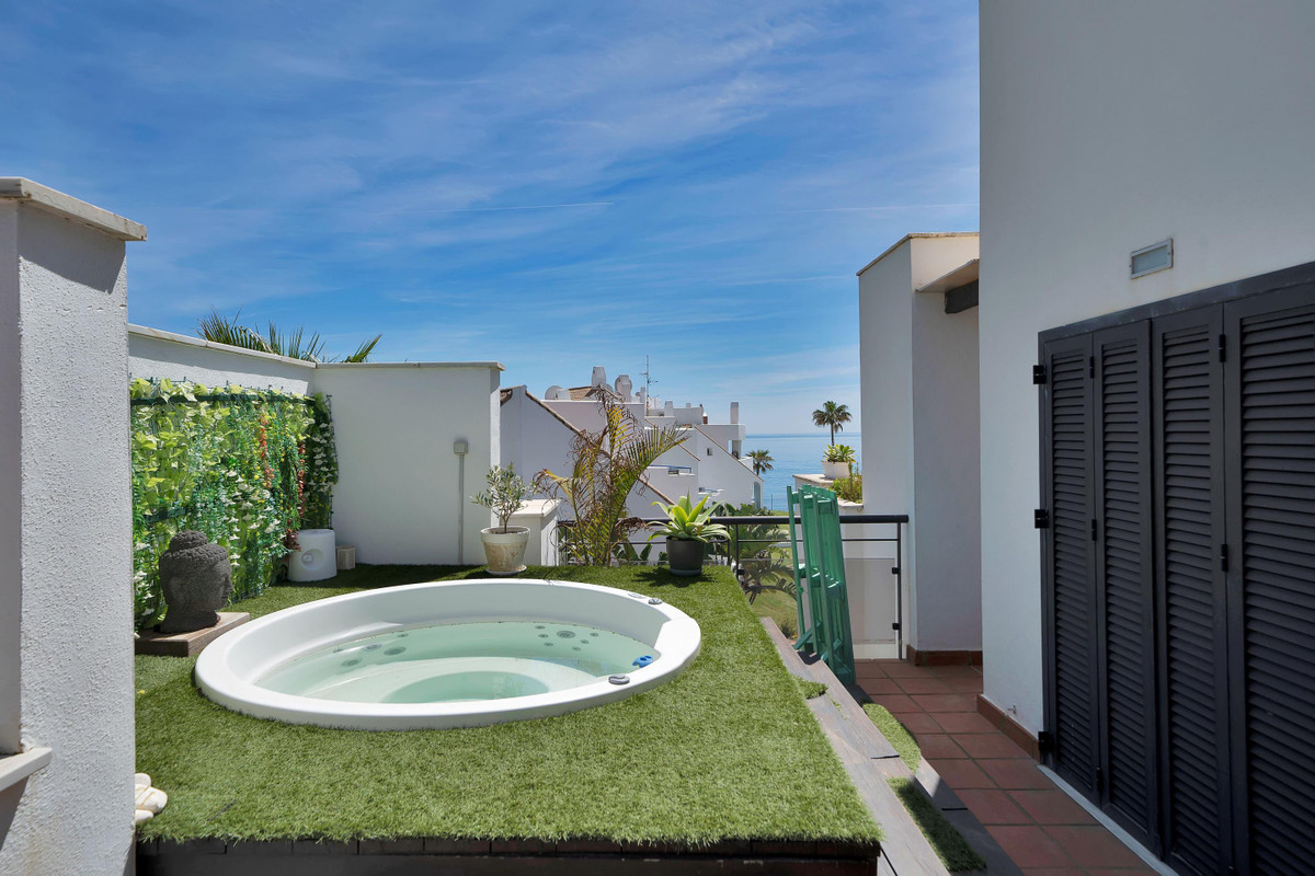2 Bed Apartment for sale in Casares Costa Del Sol, Málaga, Spain