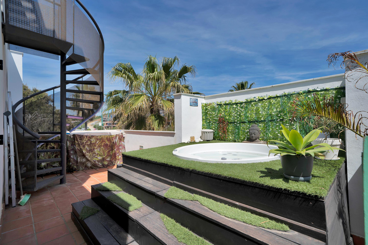 2 Bed Apartment for sale in Casares Costa Del Sol, Málaga, Spain