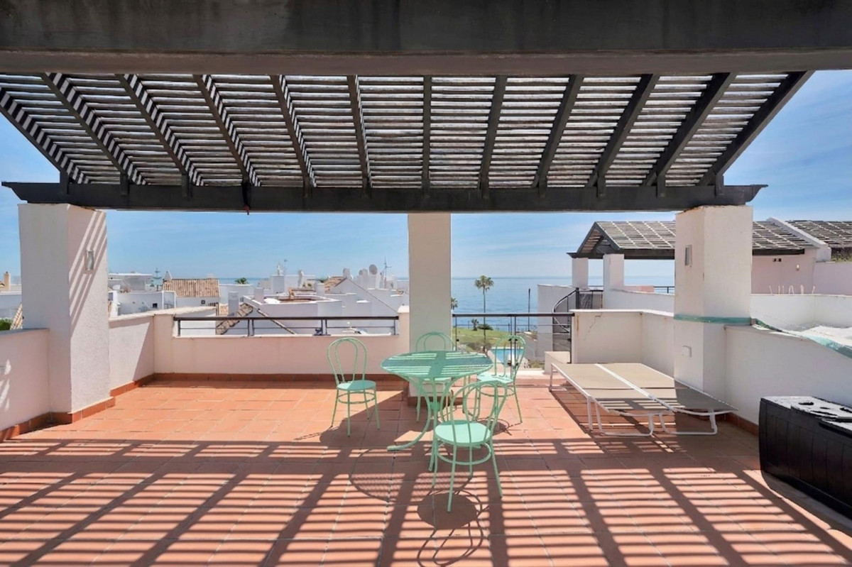 2 Bed Apartment for sale in Casares Costa Del Sol, Málaga, Spain