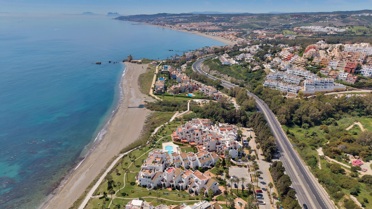 2 Bed Apartment for sale in Casares Costa Del Sol, Málaga, Spain