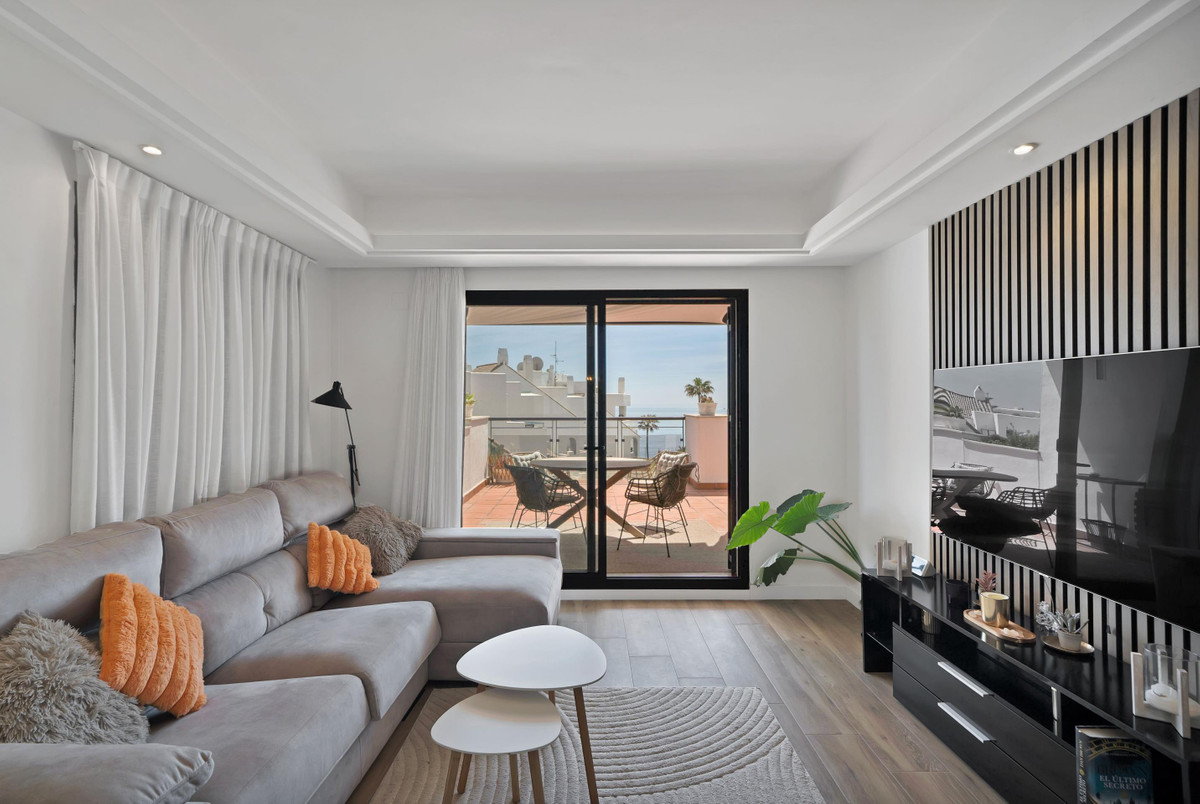 2 Bed Apartment for sale in Casares Costa Del Sol, Málaga, Spain