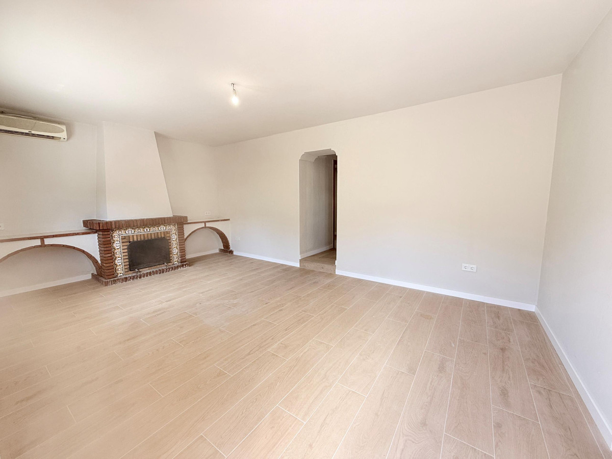 3 Bed Townhouse for sale in Coín Costa Del Sol, Málaga, Spain