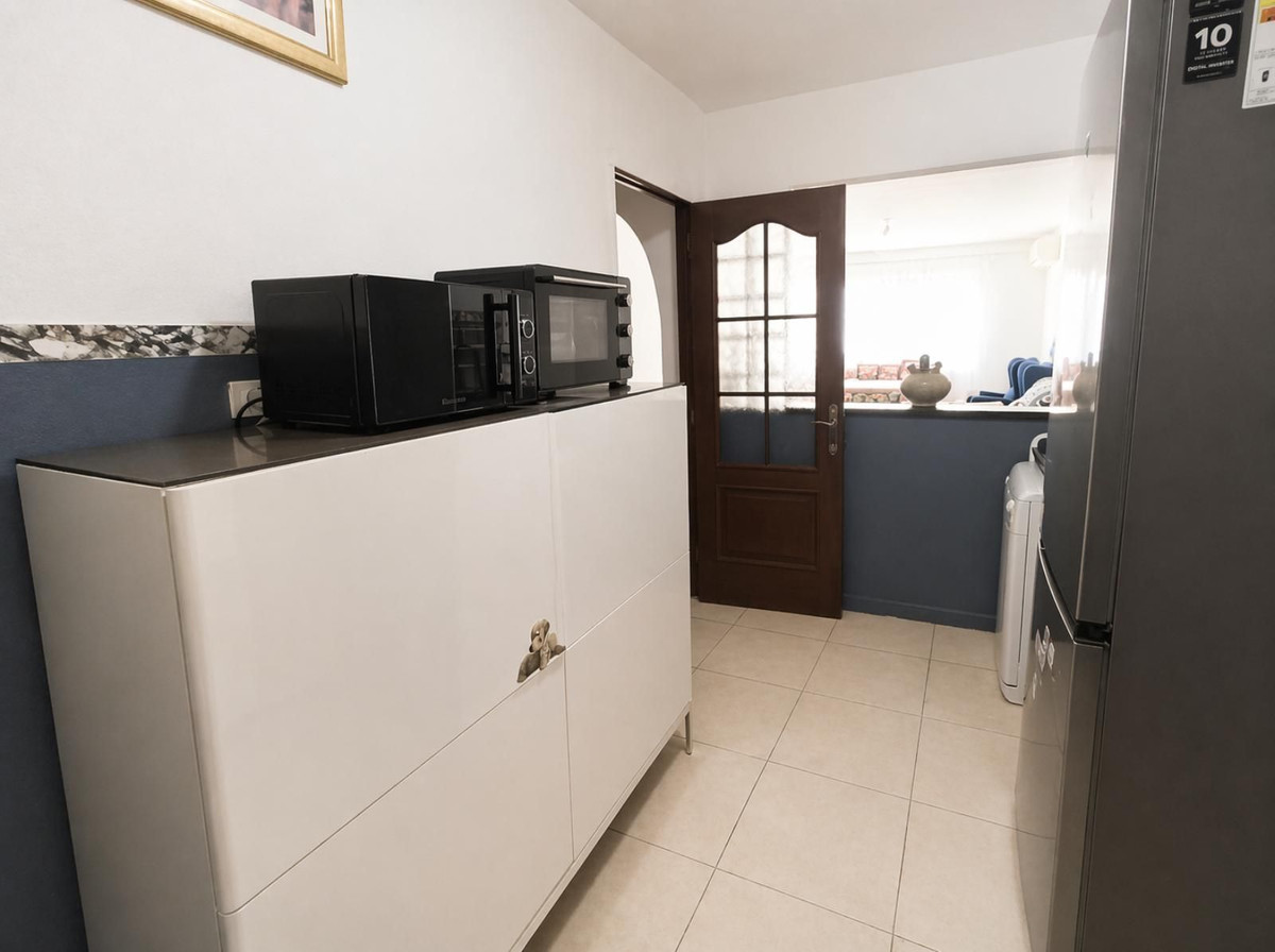 3 Bed Apartment for sale in Fuengirola Costa Del Sol, Málaga, Spain