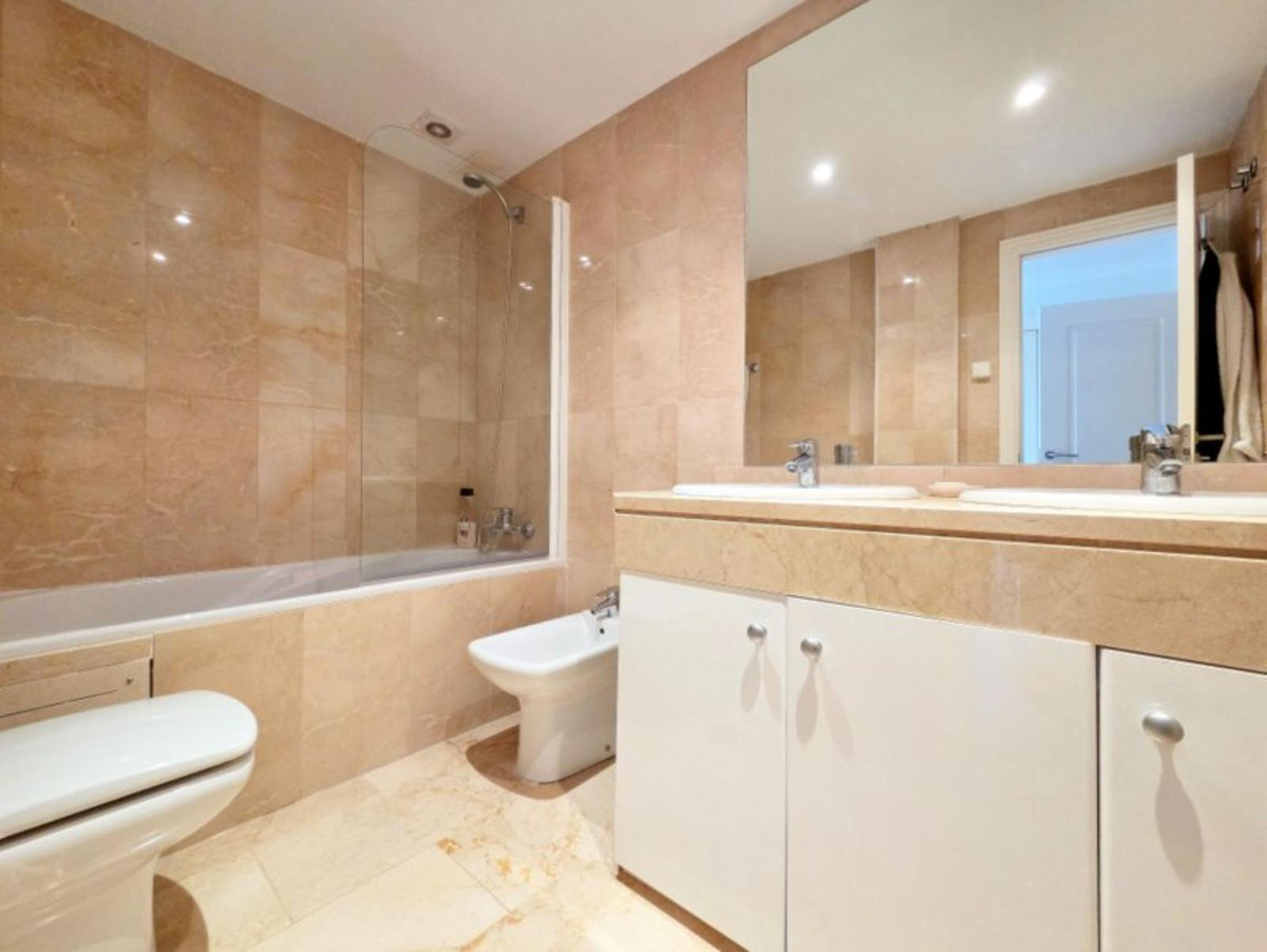 Se vende Apartamento Planta Baja de 3 dormitorios en Costa Del Sol, Málaga, España
