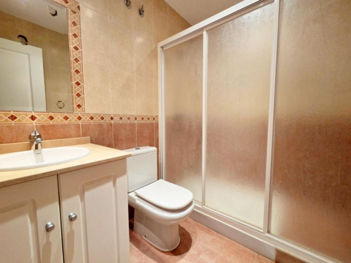 Se vende Apartamento Planta Baja de 3 dormitorios en Costa Del Sol, Málaga, España