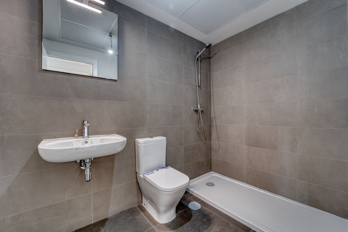 Se vende Apartamento Planta Media de 2 dormitorios en Costa Del Sol, Málaga, España