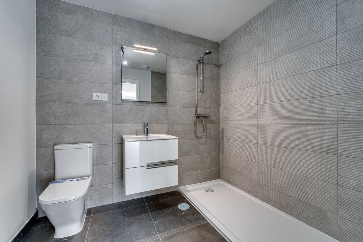 Se vende Apartamento Planta Media de 2 dormitorios en Costa Del Sol, Málaga, España