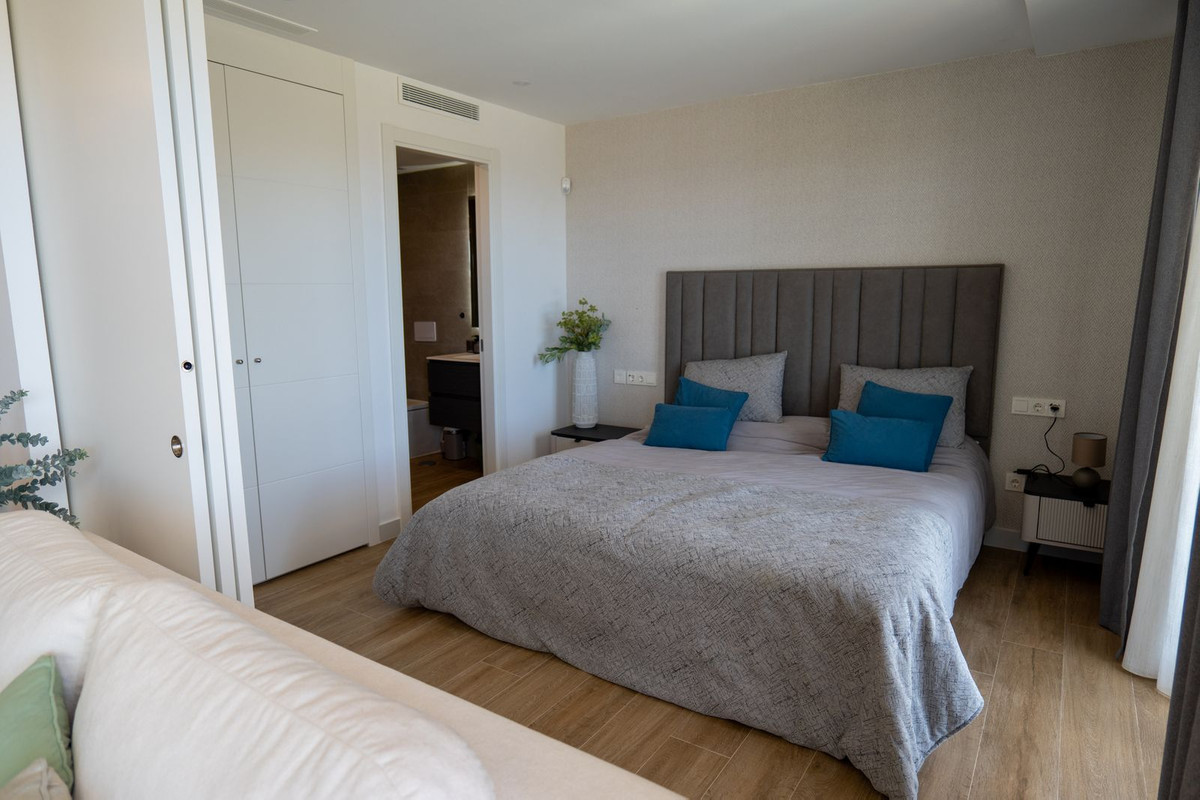 2 Bed Apartment for sale in Estepona Costa Del Sol, Málaga, Spain