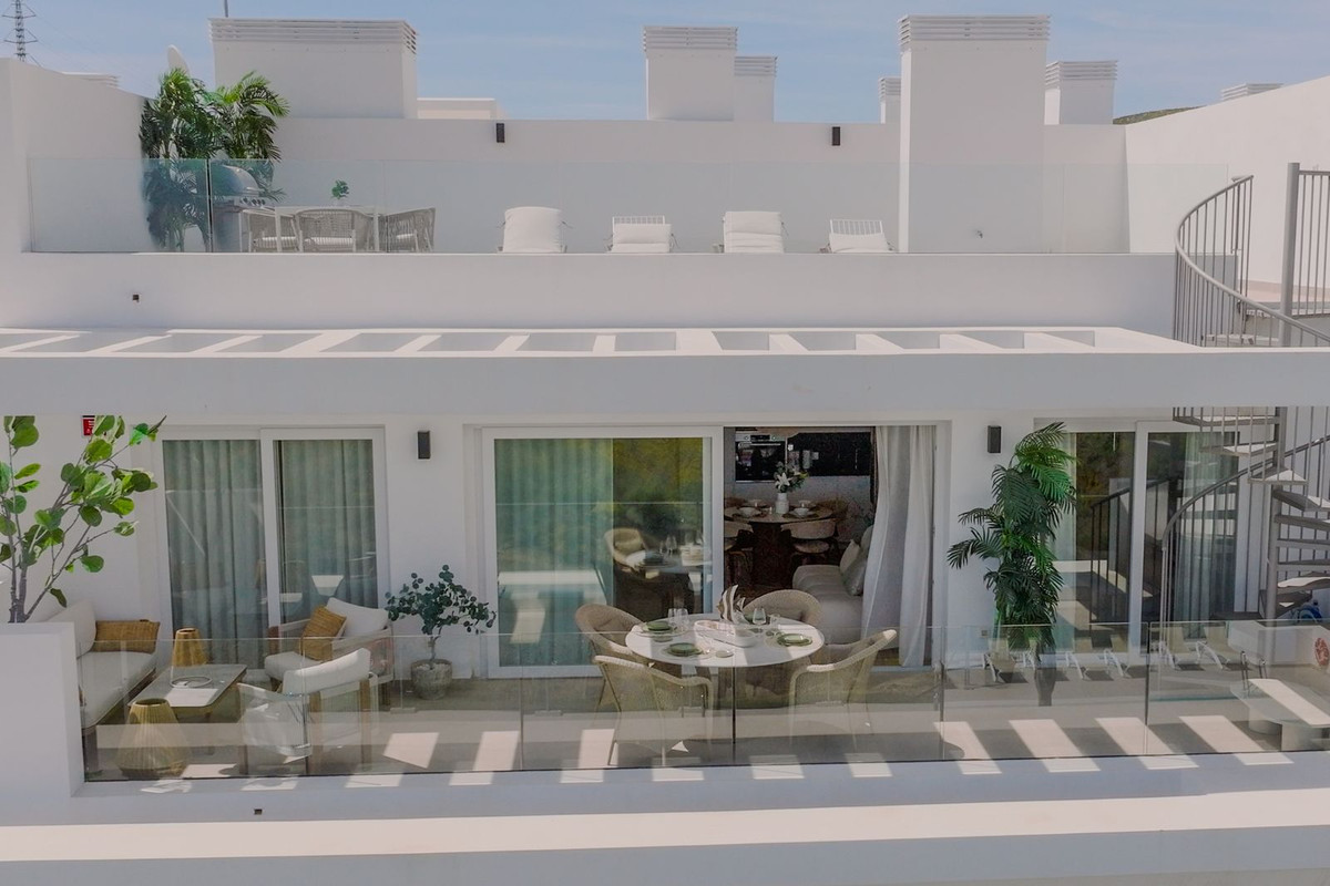 2 Bed Apartment for sale in Estepona Costa Del Sol, Málaga, Spain