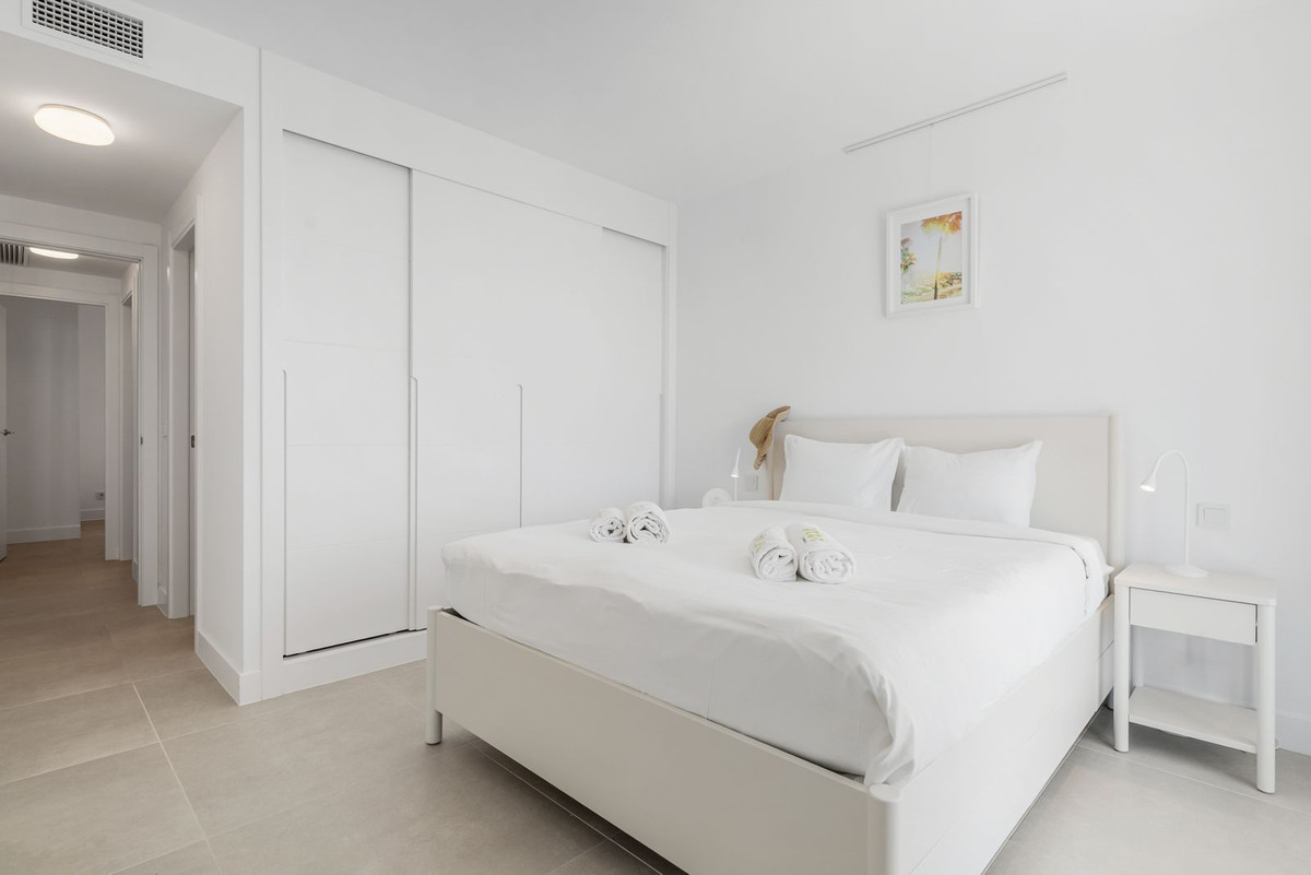 3 Bed Apartment for sale in Fuengirola Costa Del Sol, Málaga, Spain