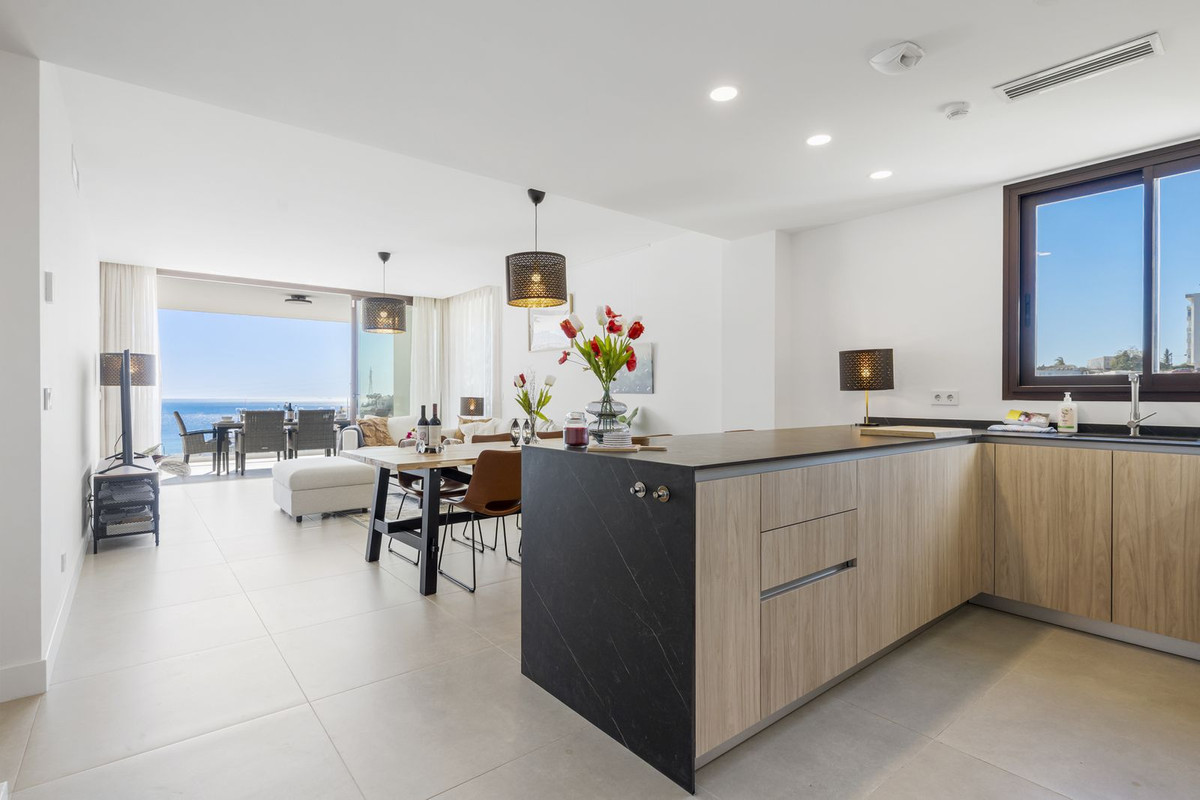 3 Bed Apartment for sale in Fuengirola Costa Del Sol, Málaga, Spain