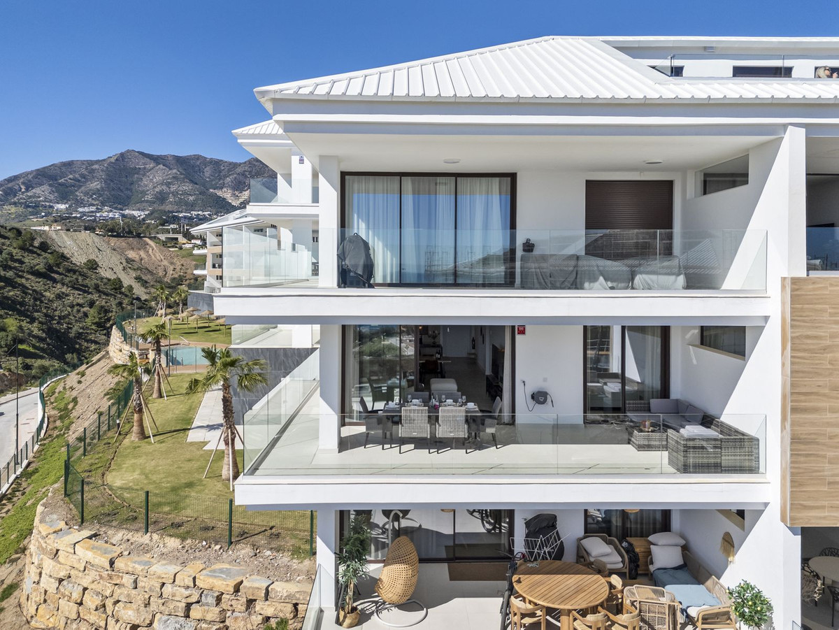 3 Bed Apartment for sale in Fuengirola Costa Del Sol, Málaga, Spain