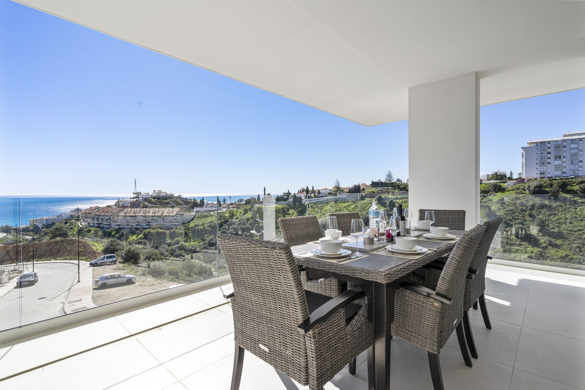 3 Bed Apartment for sale in Fuengirola Costa Del Sol, Málaga, Spain