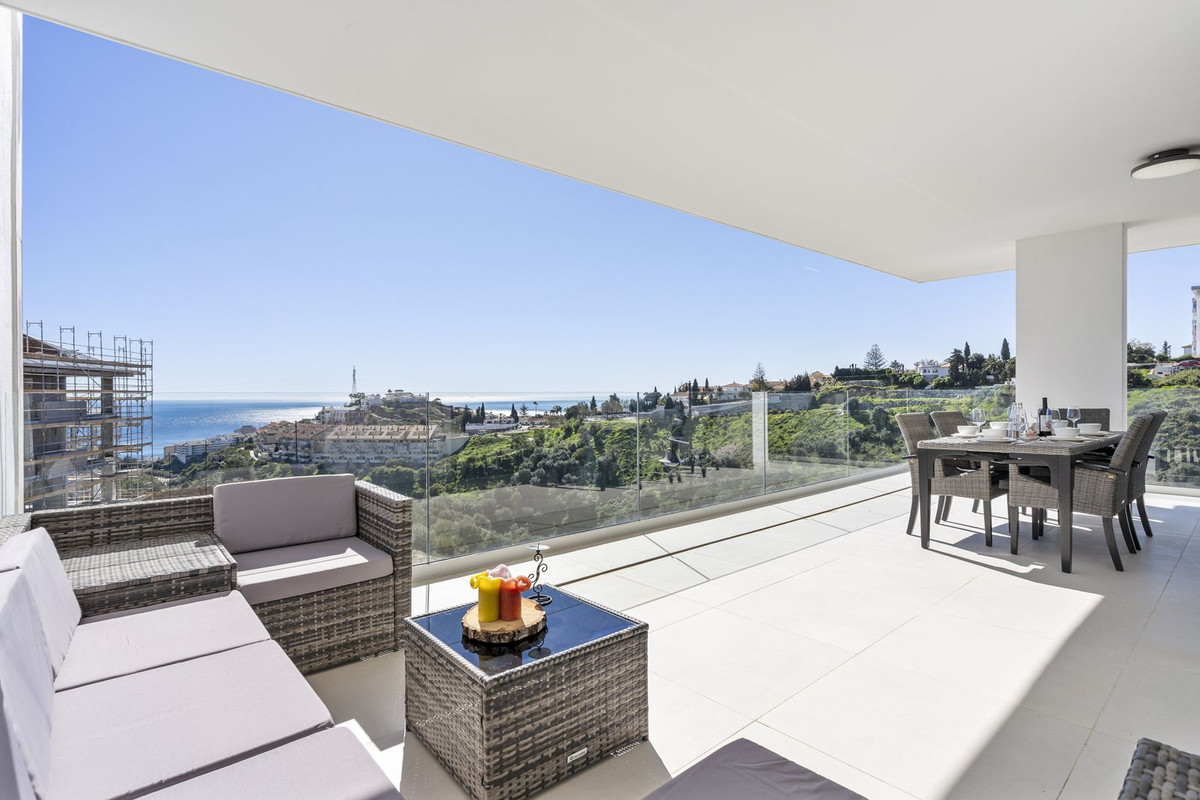 3 Bed Apartment for sale in Fuengirola Costa Del Sol, Málaga, Spain