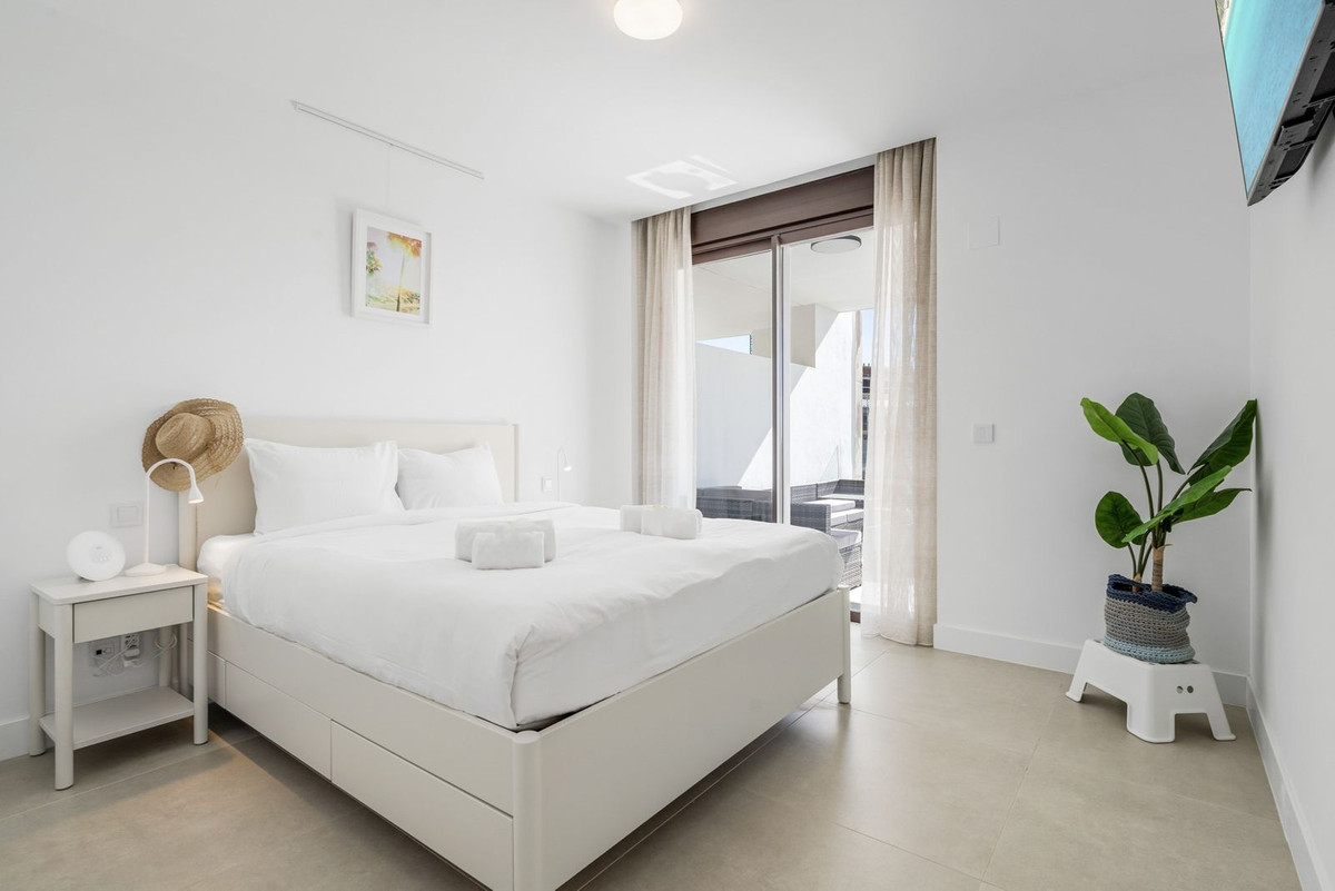 3 Bed Apartment for sale in Fuengirola Costa Del Sol, Málaga, Spain