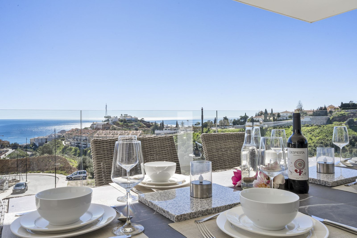 3 Bed Apartment for sale in Fuengirola Costa Del Sol, Málaga, Spain