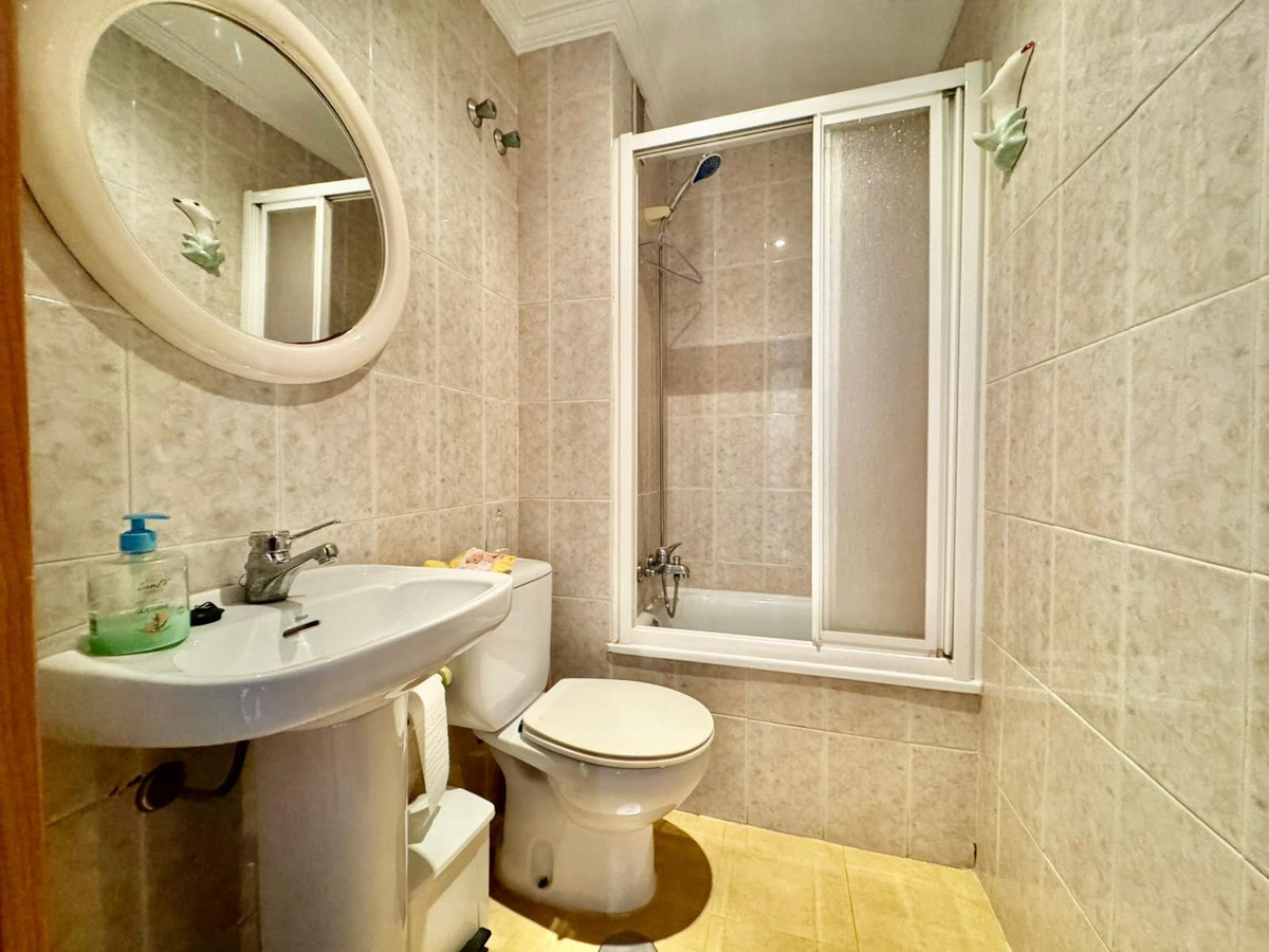 Se vende Apartamento en Planta Última de 3 dormitorios en Costa Del Sol, Málaga, España