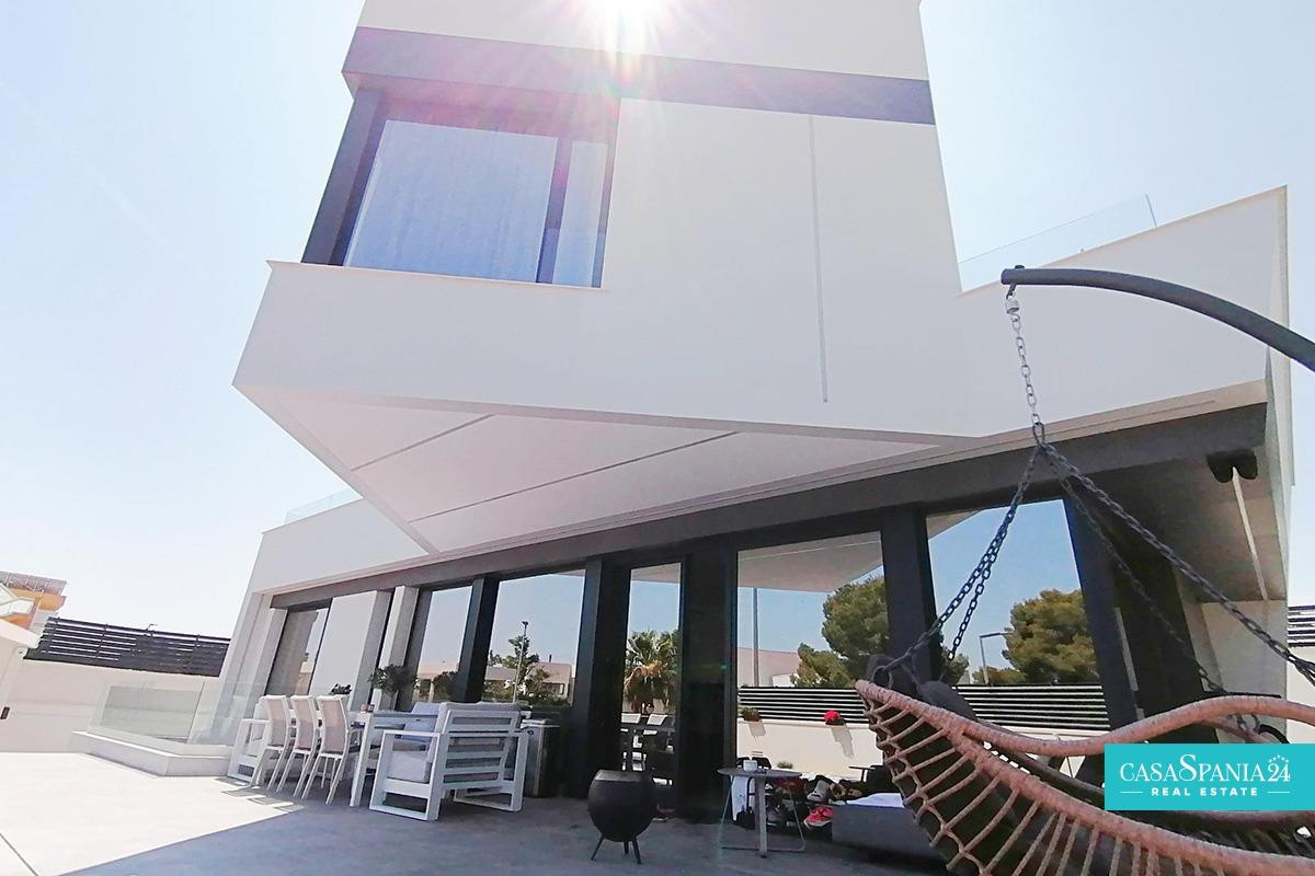 4 Bed Townhouse for sale in Benidorm Costa Blanca, Alicante, Spain