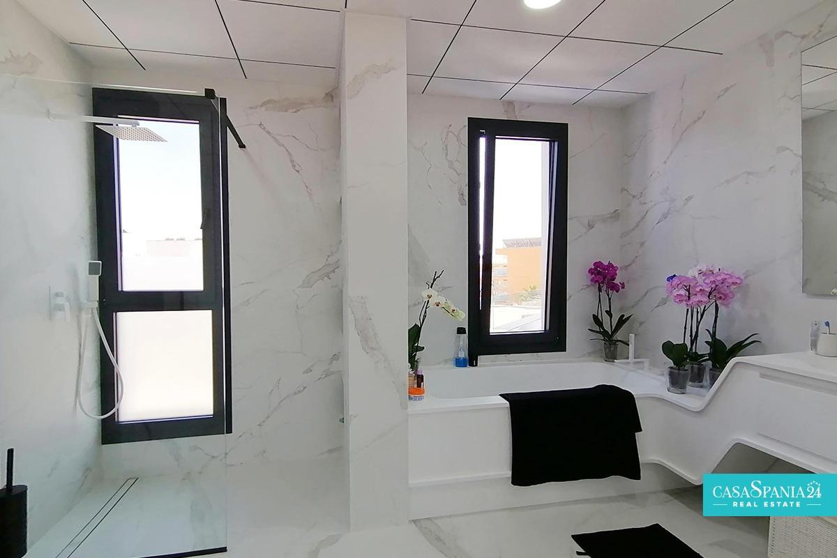 4 Bed Townhouse for sale in Benidorm Costa Blanca, Alicante, Spain