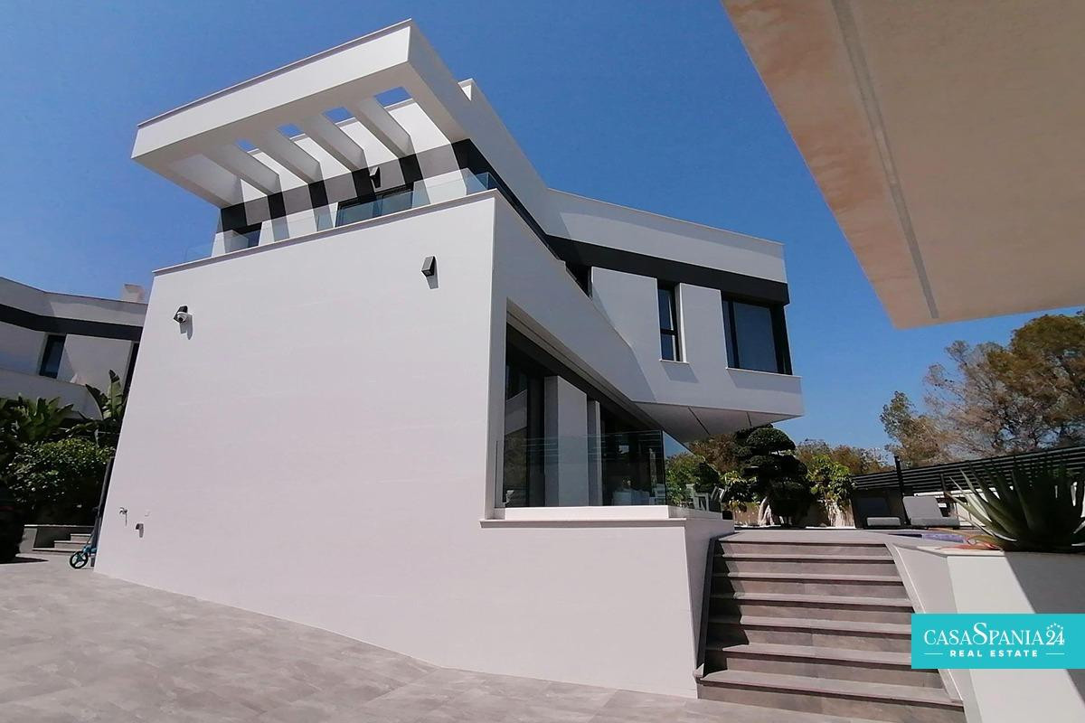 4 Bed Townhouse for sale in Benidorm Costa Blanca, Alicante, Spain