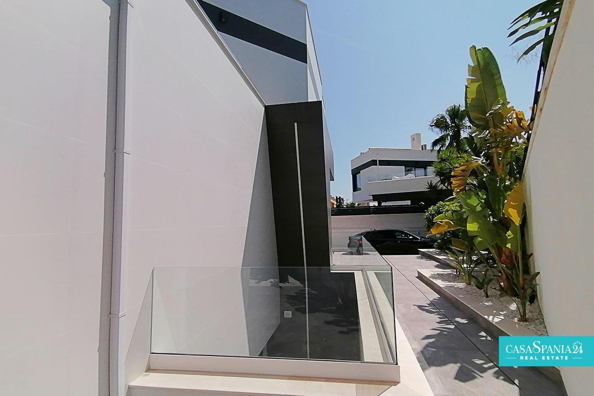 4 Bed Townhouse for sale in Benidorm Costa Blanca, Alicante, Spain