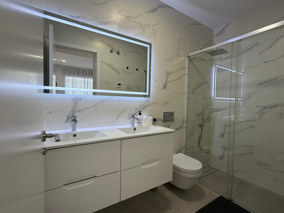 Se vende Apartamento Planta Media de 2 dormitorios en Costa Blanca, Alicante, España