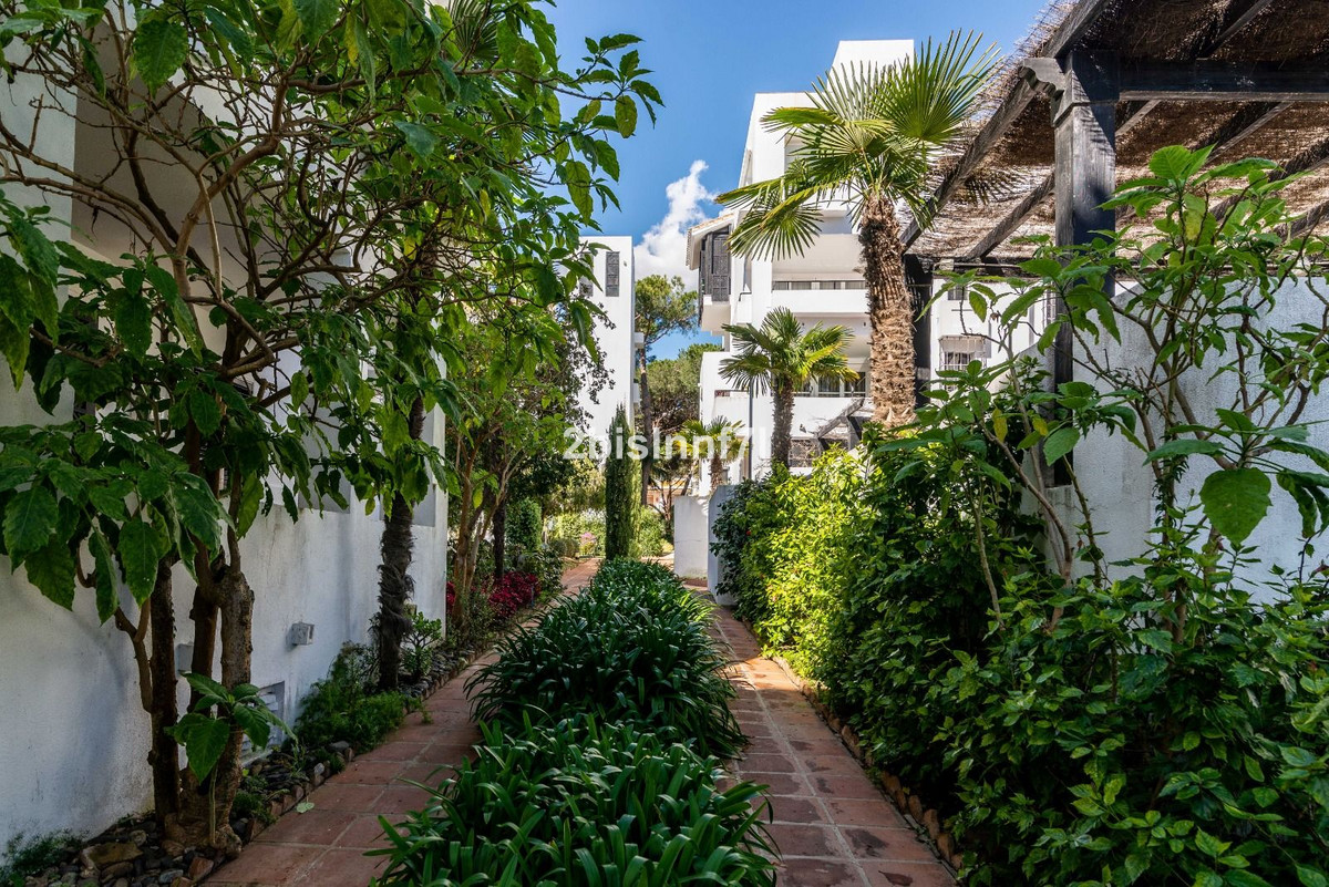 3 Bed Apartment for sale in Elviria Costa Del Sol, Málaga, Spain